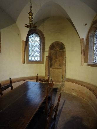 Raschi-jeschivan med Raschi-stolen.